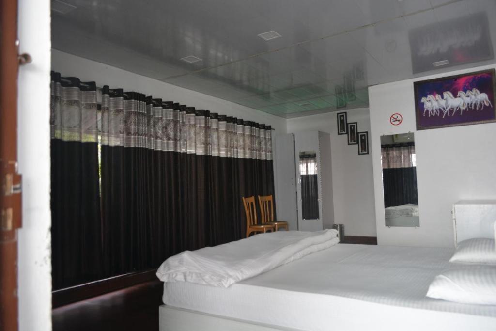 Riverside Resort Лансдаун Екстериор снимка