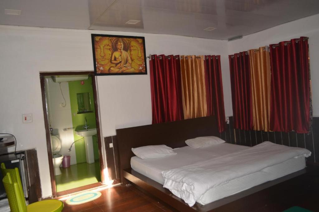 Riverside Resort Лансдаун Екстериор снимка