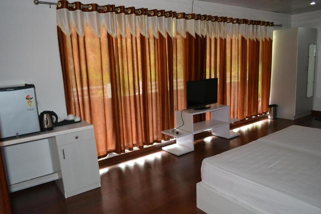 Riverside Resort Лансдаун Екстериор снимка