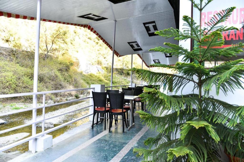 Riverside Resort Лансдаун Екстериор снимка